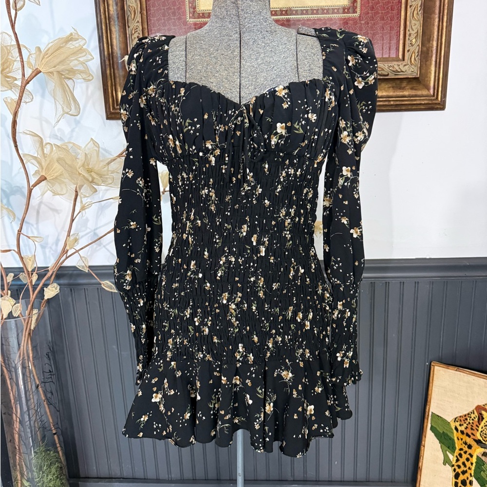 We’re All Pretty Girls Floral Smocked Sweetheart Neck Puff Sleeve Dress Sz S💚🍄 - Picture 2 of 11